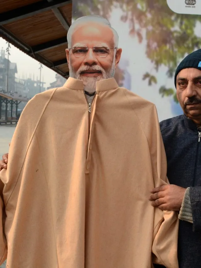 PM Modi’s Pheran-Clad Cutout Steals Spotlight at International Pheran Day Event
