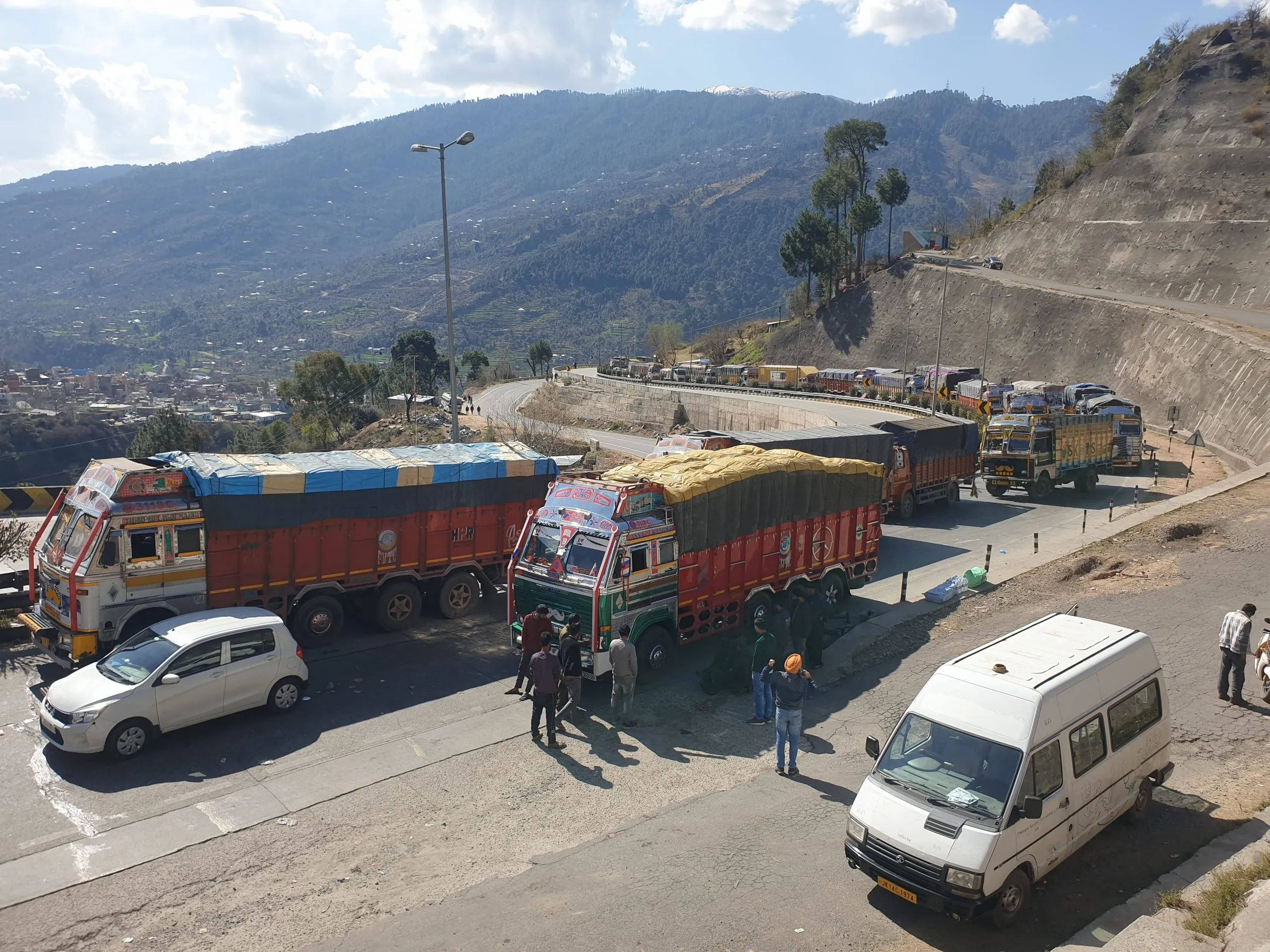 Traffic to remain suspended on jammu-srinagar highway tomorrow night for repair work