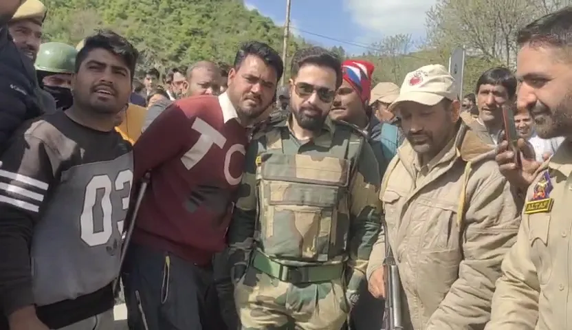 Bollywood actor Imran Hashmi in Old Town Baramulla for movie shoot ...