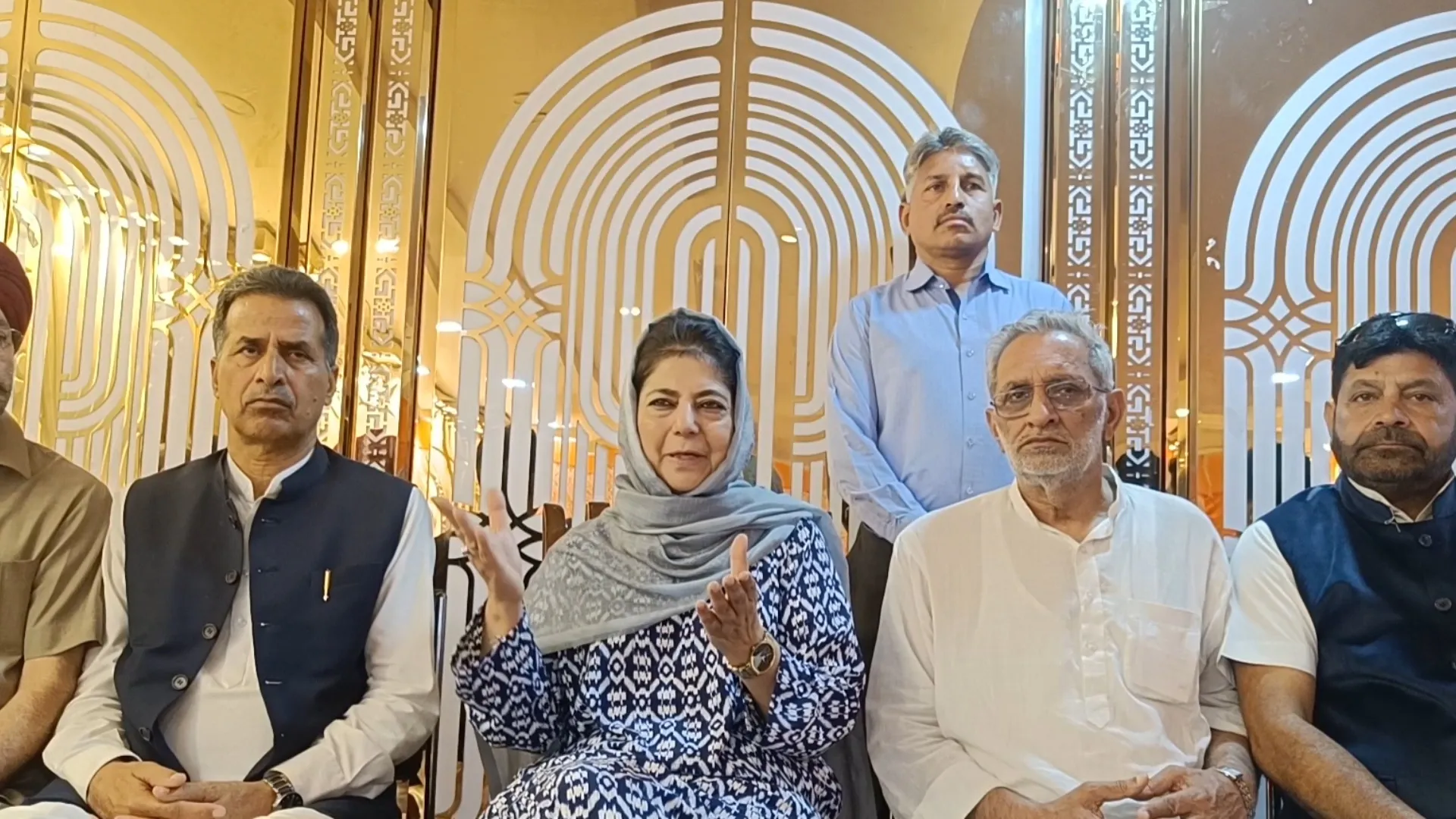 Mehbooba hopes people come out in good numbers on may 25 to vote for pdp
