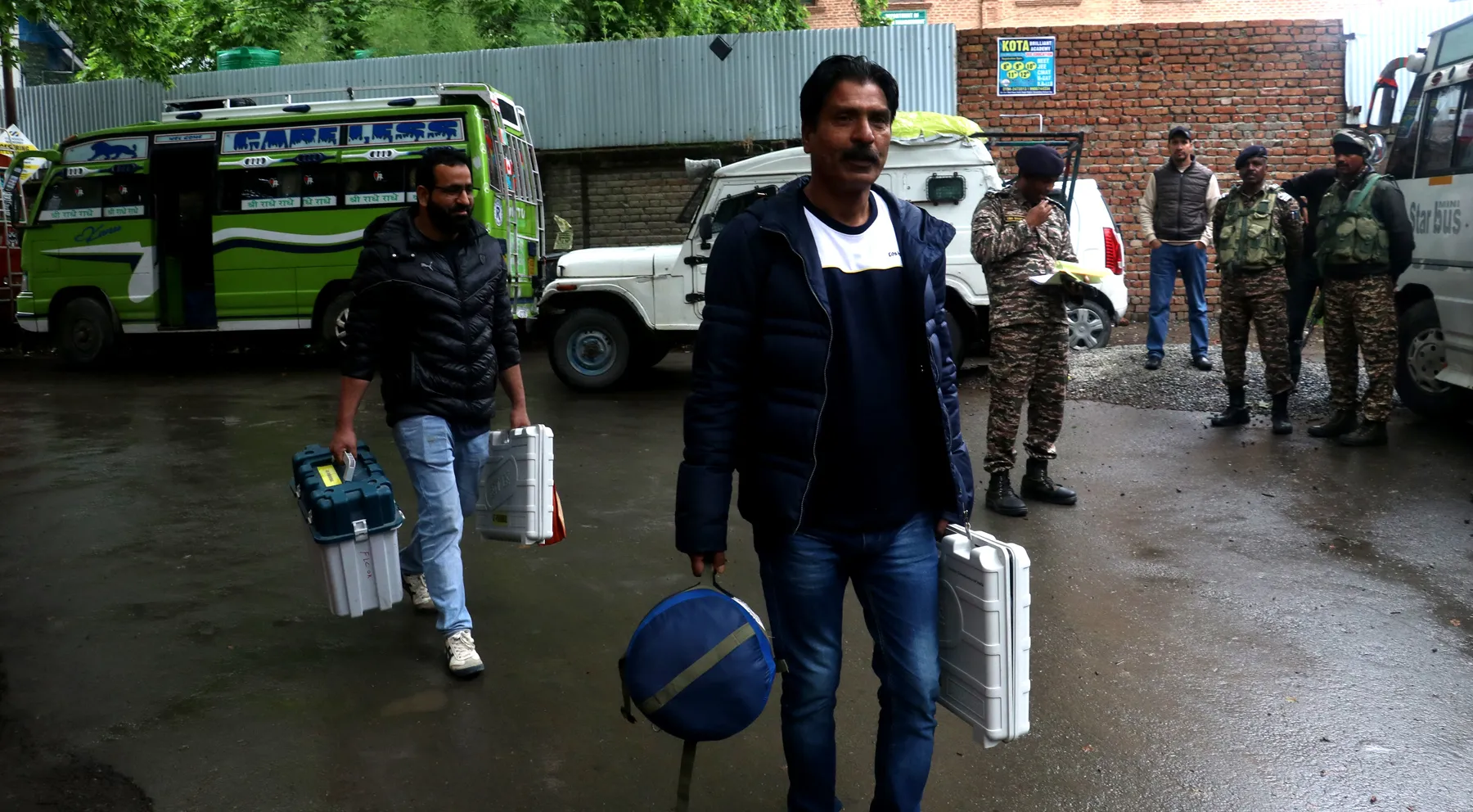 Voting in Srinagar LS seat under 3-tier security blanket - greaterkashmir - Greater Kashmir