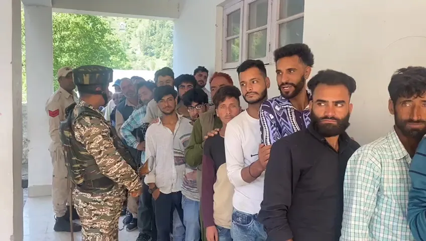 Brisk voting underway in twin districts of Rajouri & Poonch