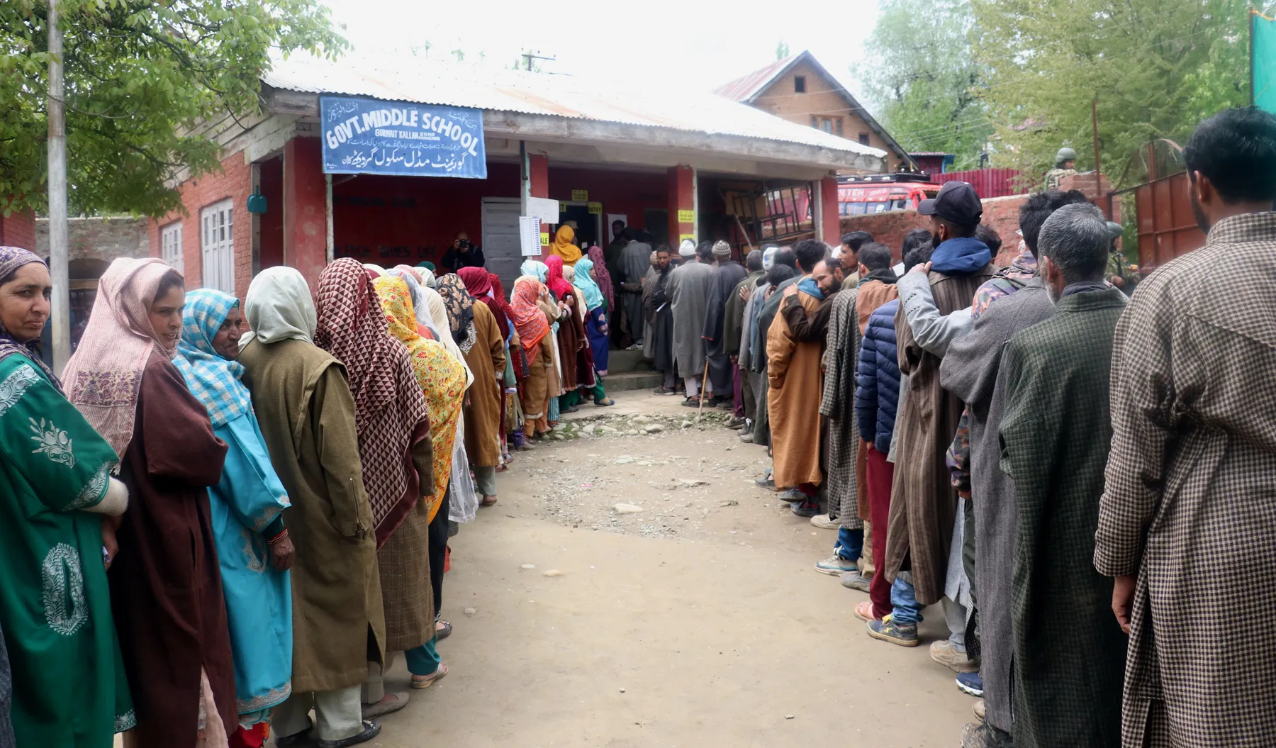 Lok Sabha polls: Nearly 36% voter turnout recorded till 5 pm in Srinagar - greaterkashmir - Greater Kashmir