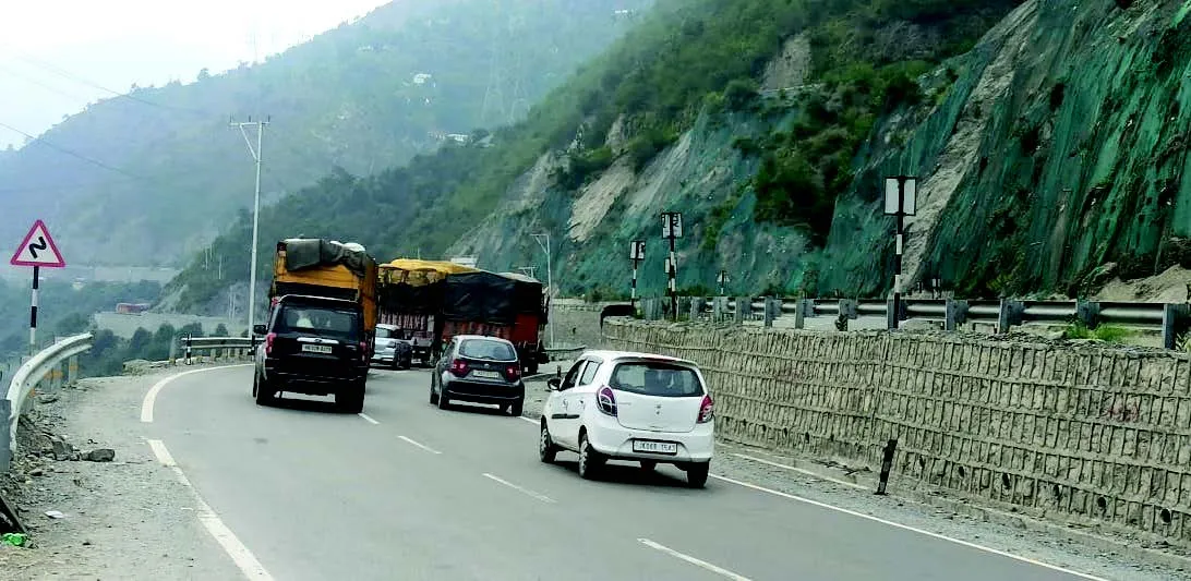 Srinagar-jammu nh remains open
