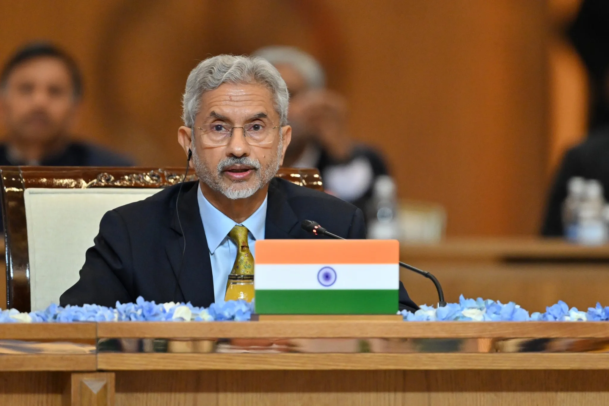 Jaishankar Discusses Bilateral Issues With Chinese Politburo Member Wang Yi Greater Kashmir